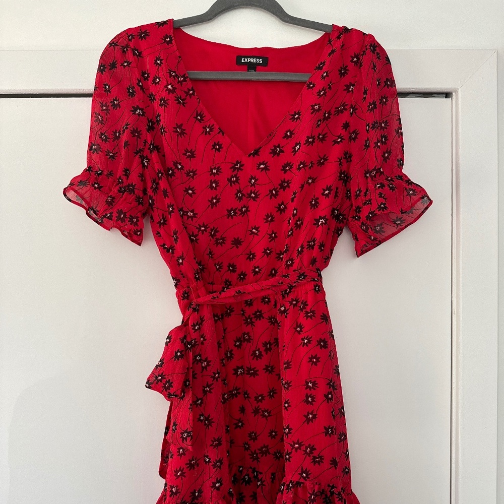 Express red floral puff sleeve dress